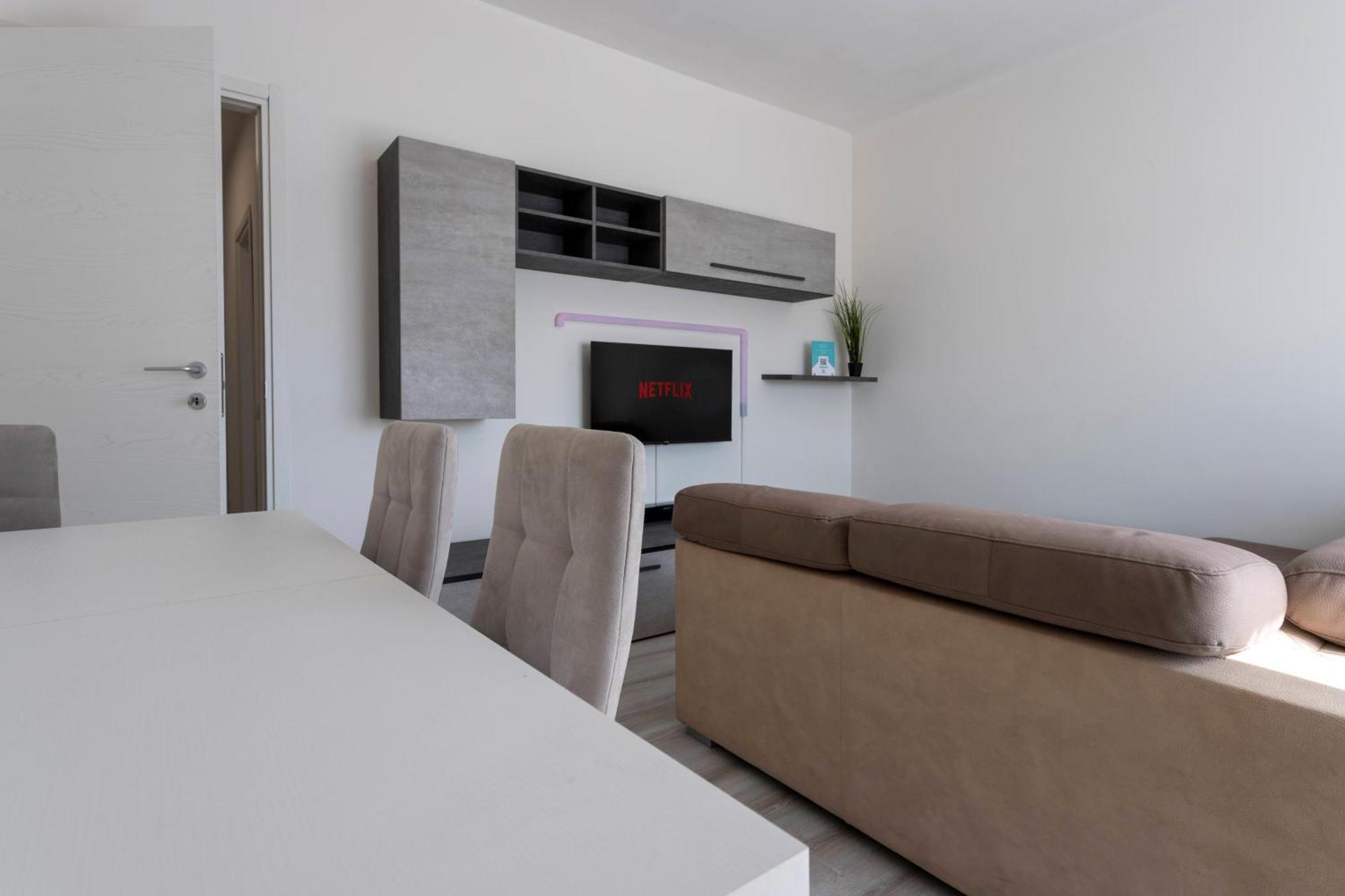 Mountain View Apartment โนวารา ภายนอก รูปภาพ