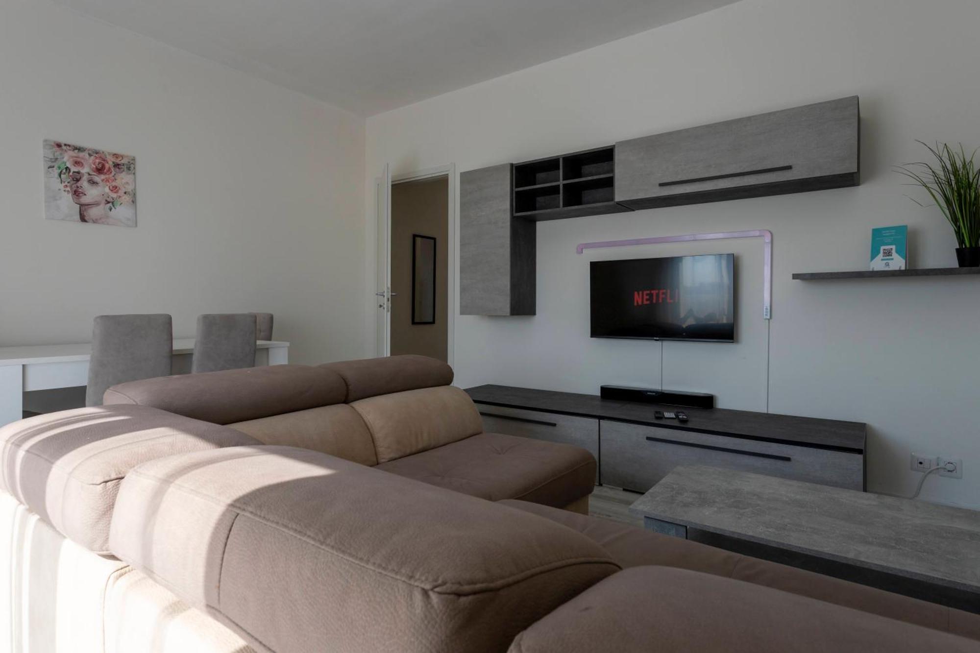 Mountain View Apartment โนวารา ภายนอก รูปภาพ